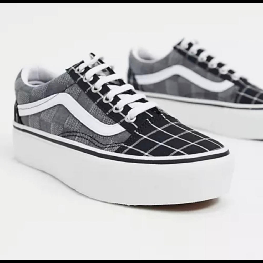 Size 9 women  van snickers like new